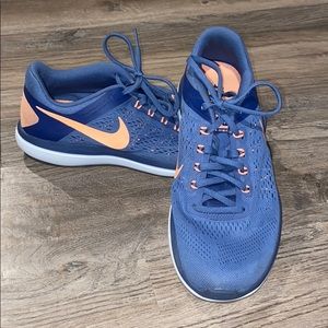 blue and light pink fitsole nike shoes✨